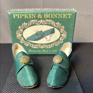 Vintage Pipkin and Bonnet miniature shoes
